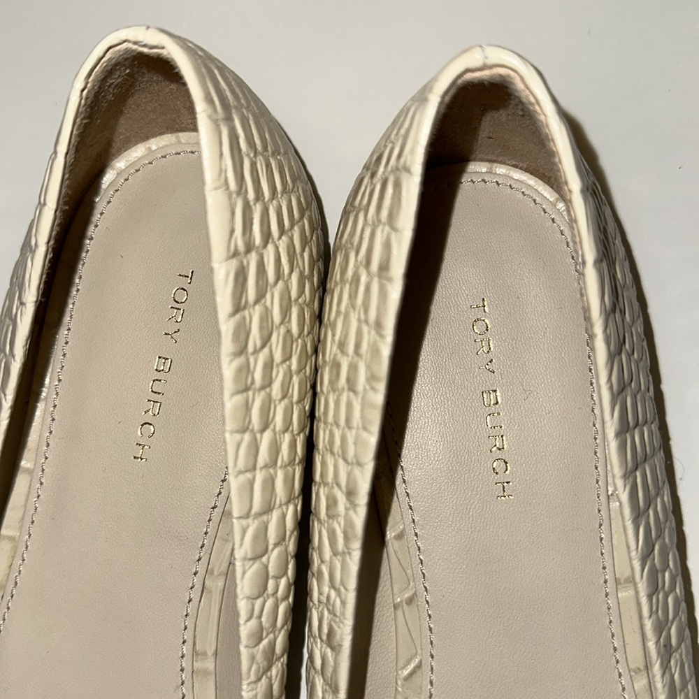 New Tory Burch Cream Croc-Embossed Ballet Flats. 8.5 M. - Picture 3 of 8
